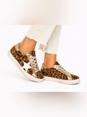 Leopard Print Size 8 Women's Star Lace-Up Sneakers - Gold Accent